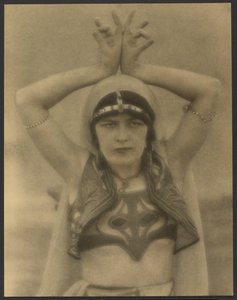 Nautch-Mädchen von Louis Fleckenstein