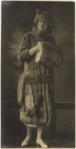 Porträt einer Frau in Pelzen