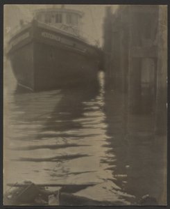 Schiff im Hafen