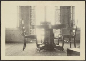 Tisch und Stühle von Louis Fleckenstein