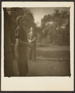 Frau und Mann im Park