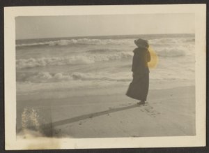 Frau am Strand