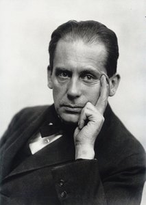 Walter Gropius von Louis Held