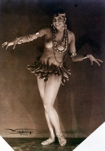 Josephine Baker und Bananen. 1920er Jahre. Fotografie von Lucien Walery (1863-1935) von Louis Walery