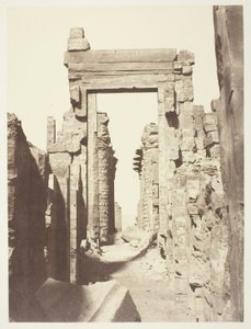 Karnak, Große Allee inmitten der Ruinen, von Osten aufgenommen