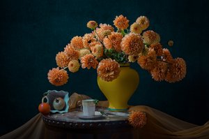 Herbst-Dahlien-Stillleben