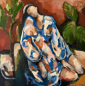 Gelassene Figur im Innenraum