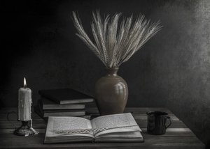 Ruhiges Kerzenlichtlesen von Margareth Perfoncio