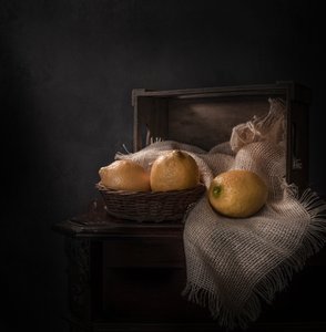 Rustikales Zitronen-Stillleben von Margareth Perfoncio