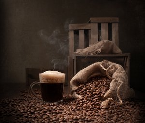 Warmes Kaffee-Stillleben von Margareth Perfoncio