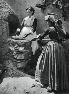 Frauen am Ofen, Sardinien, Italien, 1937