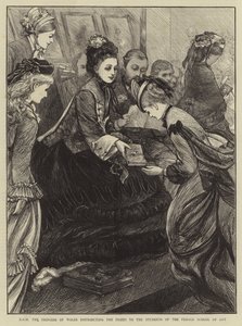 Ihre Königliche Hoheit die Prinzessin von Wales verteilt die Preise an die Schülerinnen der Kunstschule für Frauen