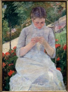 Junges Mädchen im Garten, auch genannt Frau, die im Garten näht von Mary Stevenson Cassatt