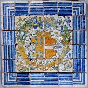 Pflaster mit Wappen von Madeleine de Savoie. Fayence von Masseot Abaquesne, 16. Jahrhundert
