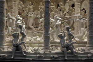 Alles fällt, 2014 von Mat Collishaw