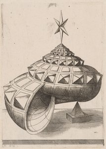 Perspektive einer facettierten Schneckenschale, die auf einer Pyramide balanciert