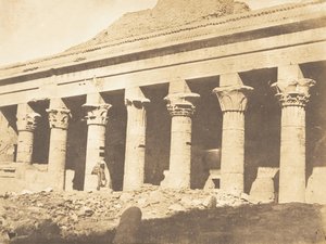 Seitliche Kolonnade des Tempelhofs von Isis, in Philae