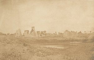 Vue des propylées du palais de Karnak, prise du Sud-Est, 1849-50 von Maxime Du Camp