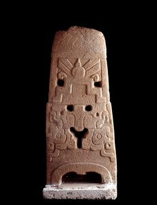 Präkolumbische Kunst, Maya-Zivilisation, präklassische Periode: Stele mit stilisierter Maske einer Gottheit. 600-1100 n. Chr. Aus Saca Tepequez, Guatemala. Guatemala-Stadt, Museo Nazionale di Archeologia e Etnologia von Mayan Mayan