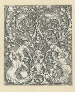 Ornament mit zwei Kindern und einem Pferdeschädel
