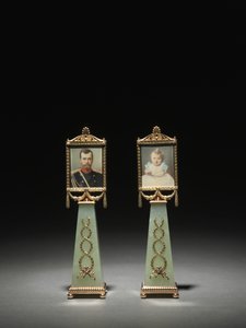 Gerahmte Miniaturen: Porträt von Zar Nikolaus II. und Porträt von Großfürstin Olga, Firma Peter Carl Fabergé