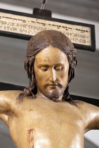 Heiliger Geist Kruzifix, um 1493, von Michelangelo, (Detail), Skulptur in polychromem Holz, Sakristei der Basilika Santo Spirito in Florenz - Kruzifix. Renaissance-Skulptur von Michelangelo Buonarroti.