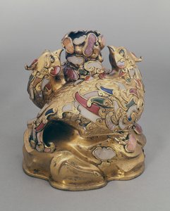 Chinesisches vergoldetes Kupfer-Weingefäß in Form von Phönixen auf einem Felsen von Ming Dynasty Chinese School