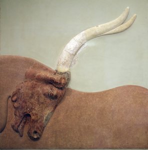 Minoische Kunst. Fragment eines Stuckreliefs, das einen gejagten Stier zeigt. Aus dem minoischen Palast von Knossos. 1600 - 1450 v. Chr. Archäologisches Museum, Heraklion, Kreta. von Minoan