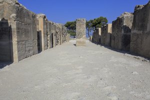Minoische archäologische Stätte von Phaistos. Die westlichen Magazine. Großer Komplex der Palastlager. Es besteht aus dem Vorraum, dem Korridor der Lager und den Lagerräumen selbst.