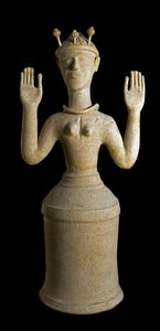 Minoische Kunst: Terrakotta-Statue der Mohn-Göttin, Göttin des Schlafes oder des Todes. Aus dem Heiligtum von Gazi, Kreta. 1350 v. Chr. Heraklion, Nationales Archäologisches Museum von Minoan