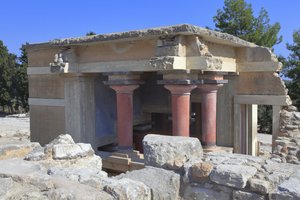 Minoische archäologische Stätte von Knossos. Nördliche Lustralbecken. Nördlicher Eingang des Palastes. Laut A. Evans wurde dieses Gebäude für Reinigungszeremonien verwendet und daher als 
