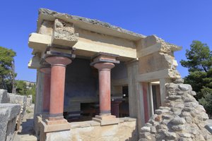 Minoische archäologische Stätte von Knossos. Nördliche Lustralbecken. Nördlicher Eingang des Palastes von Minoan