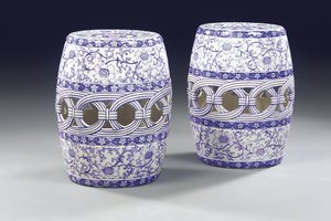Ein Paar blau-weiße Gartensitze, ca. 1860