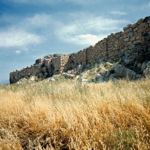 Mykenische Kunst: Ansicht der Ruinen der Stadtmauer von Tiryns von Mycenaean