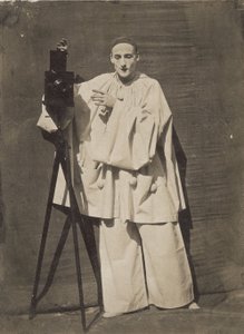 Pierrot Fotograf auch bekannt als Der Mime Deburau mit einer Kamera von Nadar
