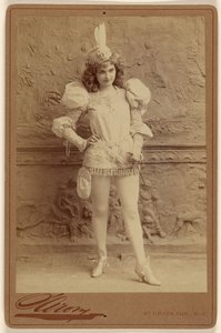 [Unbekannte Schauspielerin im Kostüm, stehend] von Napoleon Sarony