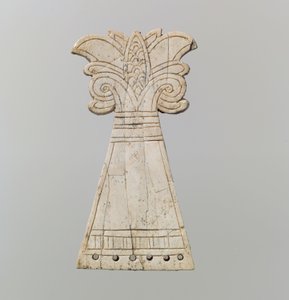 Eingeritztes Pferdefrontlet in Form eines blühenden, voluten Palmettenbaums, 9.-8. Jahrhundert v. Chr.