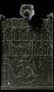 Mesopotamien: Bronze-Beschwörungsplakette gegen die dämonische Gottheit Lamashtu. Darstellung einer Exorzismusszene. Neuassyrische Periode (ca. 1000-612 v. Chr.). 750 v. Chr. Paris, Louvre Museum
