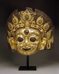 Maske von Bhairava (vergoldetes Kupfer-Repoussé und Edelsteine)