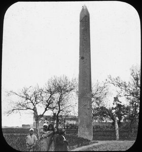 Obelisk, Heliopolis, Ägypten, um 1890 von Newton and Co