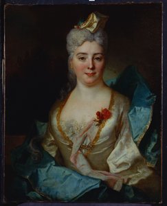 Porträt einer Dame, die ein weißes Kleid und einen blauen Umhang trägt