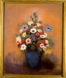 Großer Blumenstrauß in einer blauen Vase von Odilon Redon