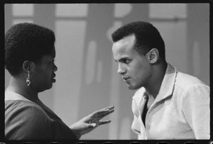 Harry Belafonte mit Odetta am Set einer TV-Sendung von Orlando Suero