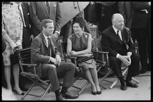 Paul Newman, Prinzessin Margaret und Alfred Hitchcock am Set von 