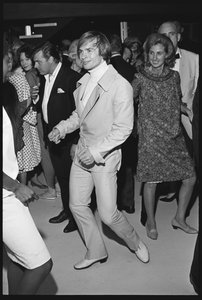 Rudolf Nurejew auf einer Party in Malibu
