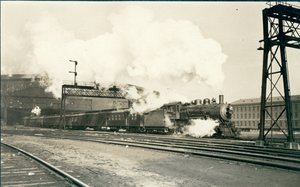 Eisenbahnzug verlässt den Union Station, St. Louis von Oscar C. Kuehn