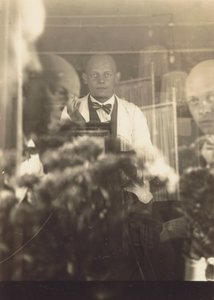 [Oskar Schlemmer im Atelier in der Prellerstraße] von Oskar Schlemmer