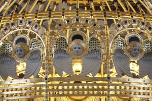 Engel an der Kirche Am Steinhof (Kirche Leopold), Wien, Österreich von Otto Wagner
