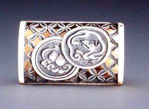 Netsuke mit durchbrochenem Design