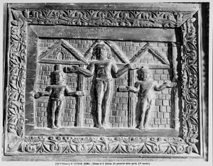 Detail der Kreuzigung von der Tür, die Szenen aus dem Alten und Neuen Testament darstellt